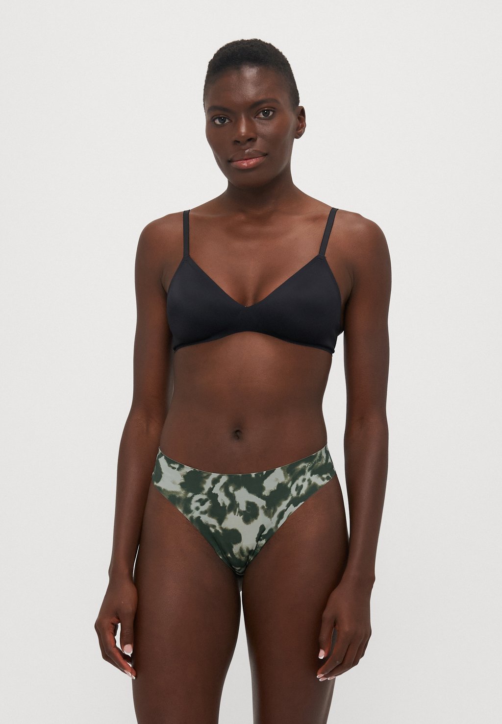 Стринги INVISIBLE THONG 3 PACK Björn Borg, сине-серый
Стринги INVISIBLE THONG 3 PACK Björn Borg, сине-серый