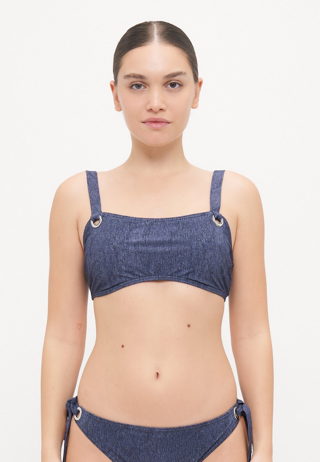 Верх бикини GROMMET MICHAEL Michael Kors, темно-синий
Верх бикини GROMMET MICHAEL Michael Kors, темно-синий