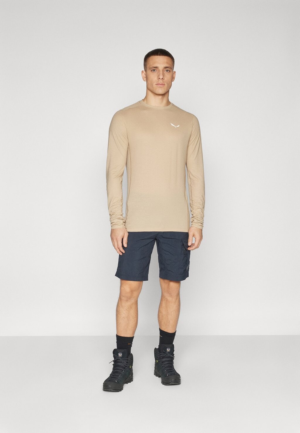 Уличные шорты Hiking Cargo Men Mammut, черные
Уличные шорты Hiking Cargo Men Mammut, черные