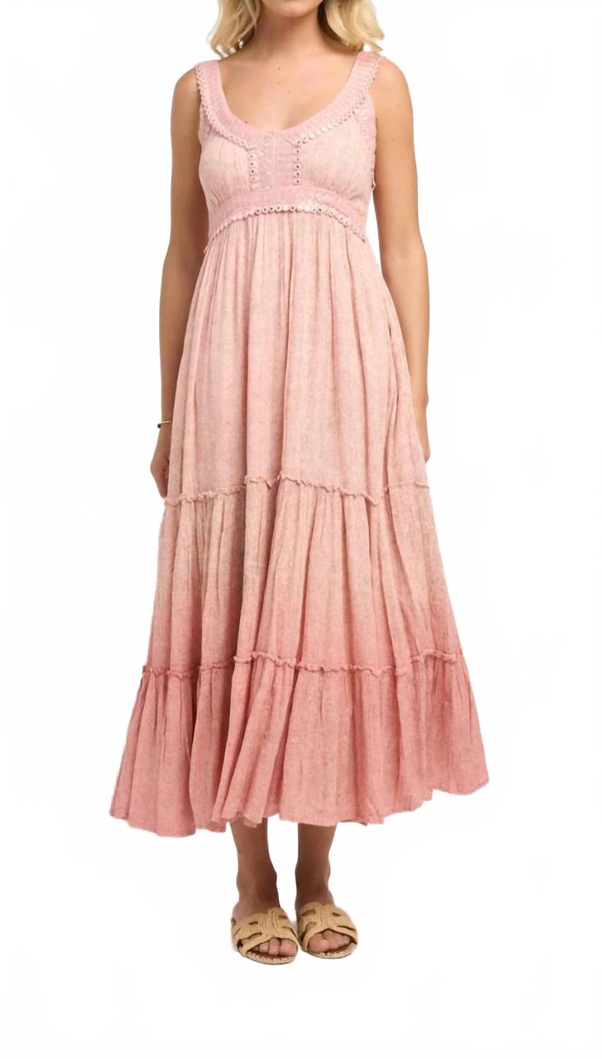 Лотос макси платье в розовом Guadalupe Design
Лотос макси платье в розовом Guadalupe Design