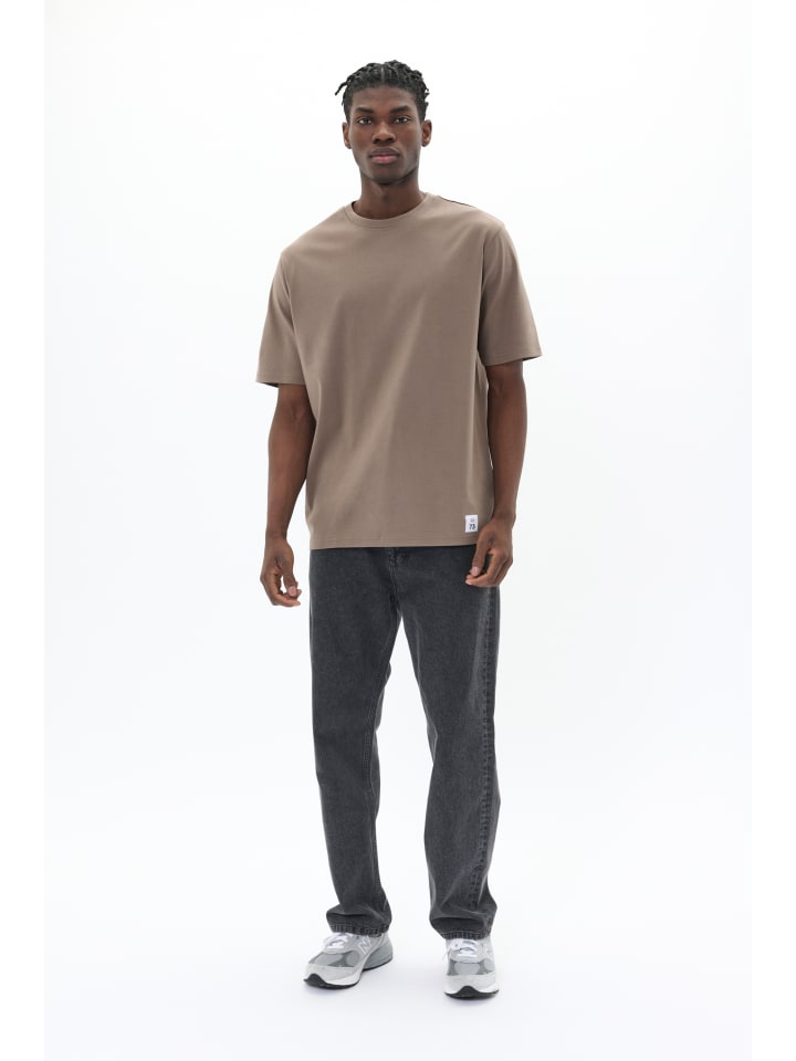 Футболка MAHason свободного кроя в цвете Орех Matinique
Футболка MAHason свободного кроя в цвете Орех Matinique