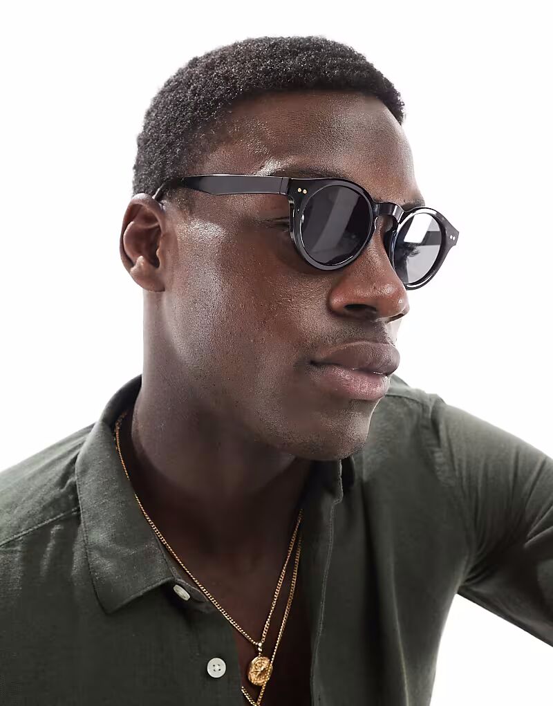 Круглые солнцезащитные очки ASOS DESIGN с дымчатыми линзами и черной оправой
Круглые солнцезащитные очки ASOS DESIGN с дымчатыми линзами и черной оправой