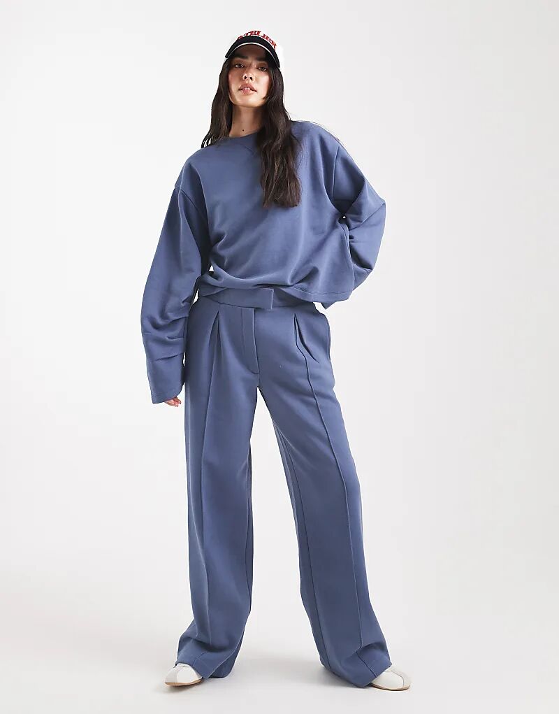 Спортивные брюки свободного кроя ASOS DESIGN с защипом сзади и декоративными швами, цвет деним синий
Спортивные брюки свободного кроя ASOS DESIGN с защипом сзади и декоративными швами, цвет деним синий