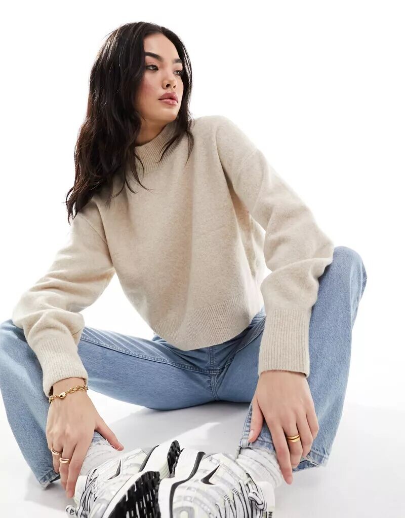 Бежевый крапчатый свитер с воротником-стойкой & Other Stories
Бежевый крапчатый свитер с воротником-стойкой & Other Stories