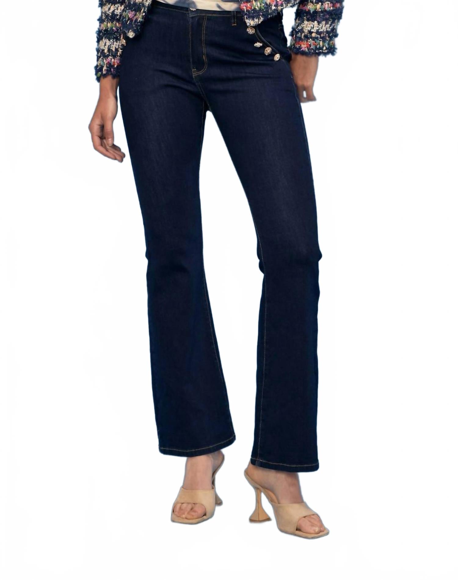 Джинсы-клеш с диагональной отделкой пуговицами, темный деним Ooh! La, темный деним
Джинсы-клеш с диагональной отделкой пуговицами, темный деним Ooh! La, темный деним