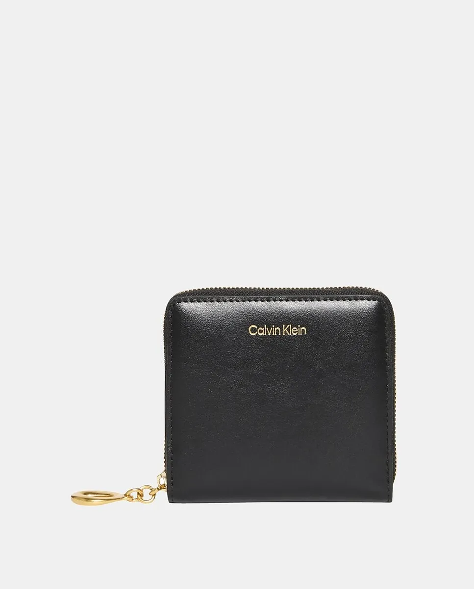 Гладкий кошелек с полной застежкой Calvin Klein, черный
Гладкий кошелек с полной застежкой Calvin Klein, черный