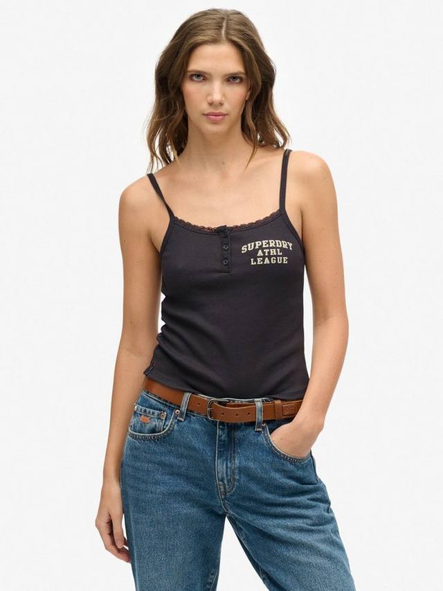 Топ с принтом Athletic Essentials на пуговицах Superdry, Charcoal
Топ с принтом Athletic Essentials на пуговицах Superdry, Charcoal