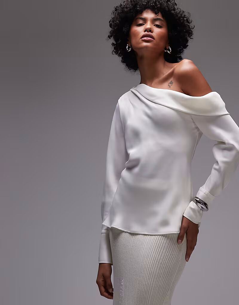 Атласный топ Mango на одно плечо с длинными рукавами белого цвета
Атласный топ Mango на одно плечо с длинными рукавами белого цвета