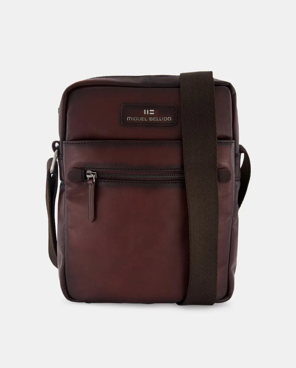 Маленькая кожаная сумка через плечо Bellido, коричневый
Маленькая кожаная сумка через плечо Bellido, коричневый