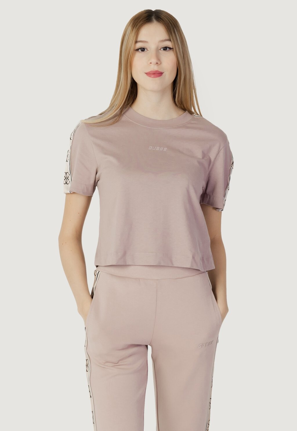 Футболка с принтом Guess
Футболка с принтом Guess