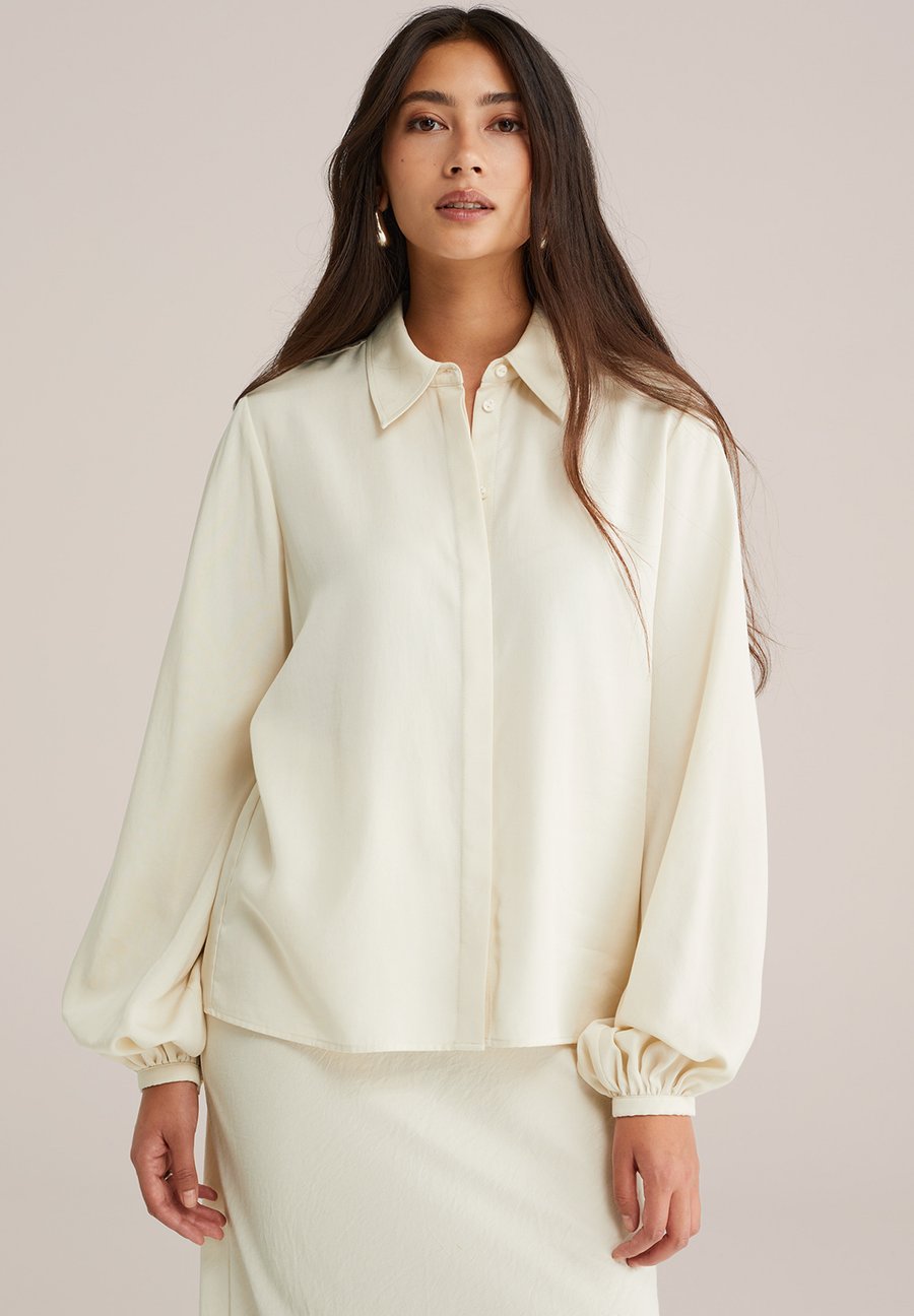 Блуза WE Fashion WE STUDIO, Ecru/Beige
Блуза WE Fashion WE STUDIO, Ecru/Beige