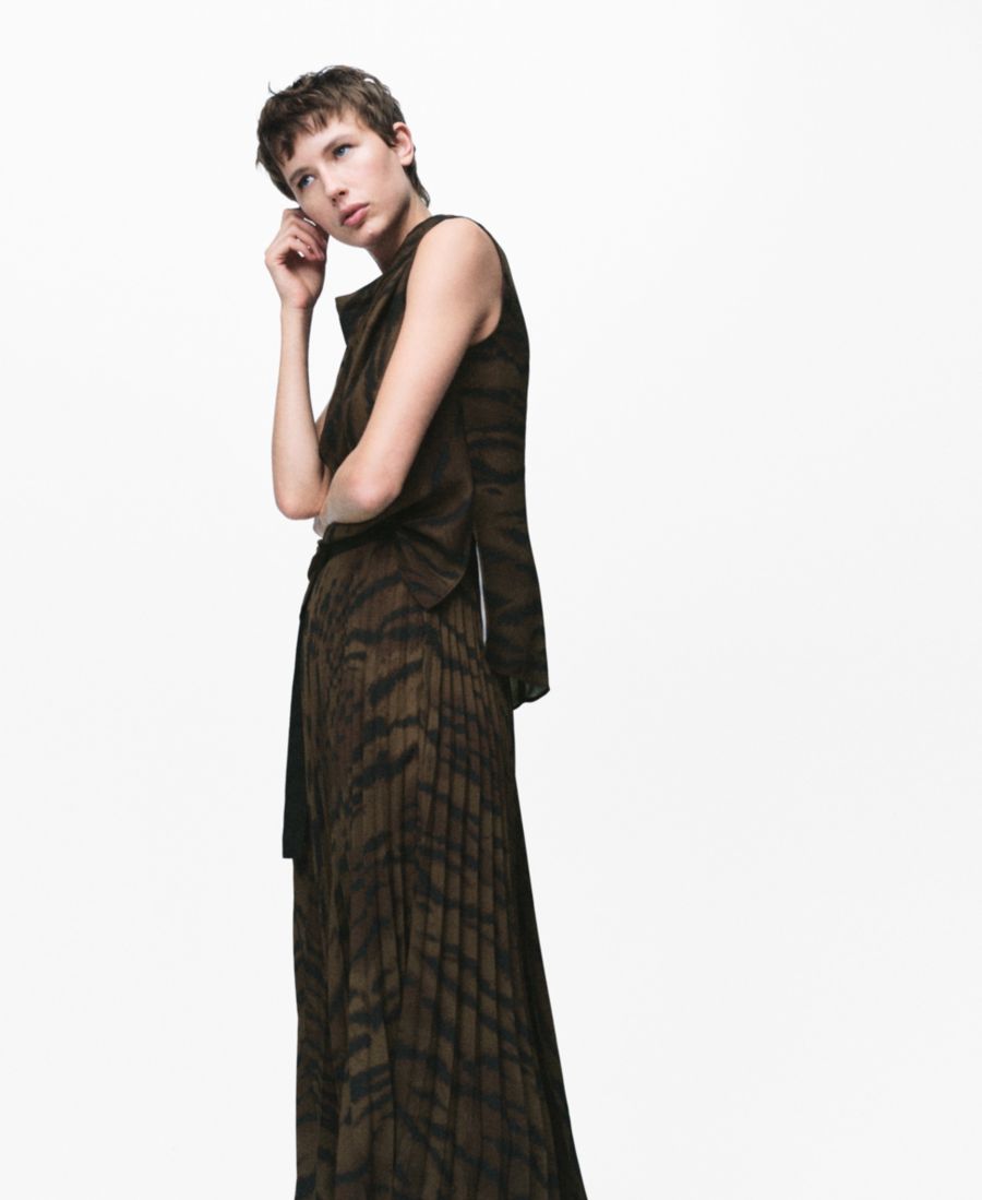 Женская блузка с драпированным воротником и животным принтом MANGO, Brown
Женская блузка с драпированным воротником и животным принтом MANGO, Brown