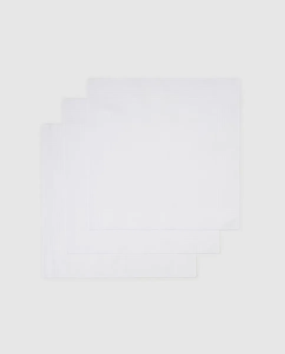 Комплект из трех белых льняных шарфов Guasch, белый
Комплект из трех белых льняных шарфов Guasch, белый