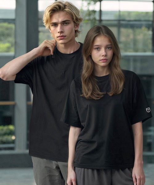 Футболка хлопковая однотонная с коротким рукавом, стандартный крой, с эмблемой NEWTRAL, черный
Футболка хлопковая однотонная с коротким рукавом, стандартный крой, с эмблемой NEWTRAL, черный