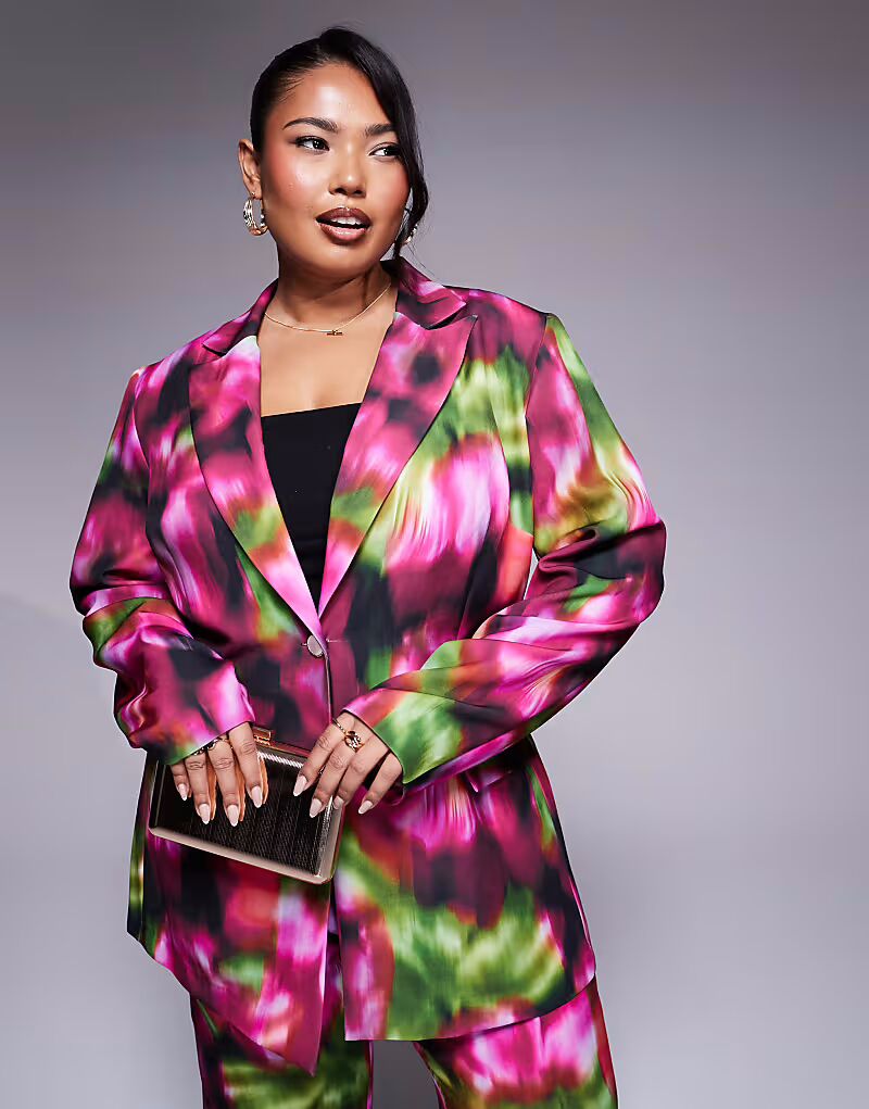 Приталенный блейзер ASOS LUXE Curve с темным размытым цветочным принтом
Приталенный блейзер ASOS LUXE Curve с темным размытым цветочным принтом