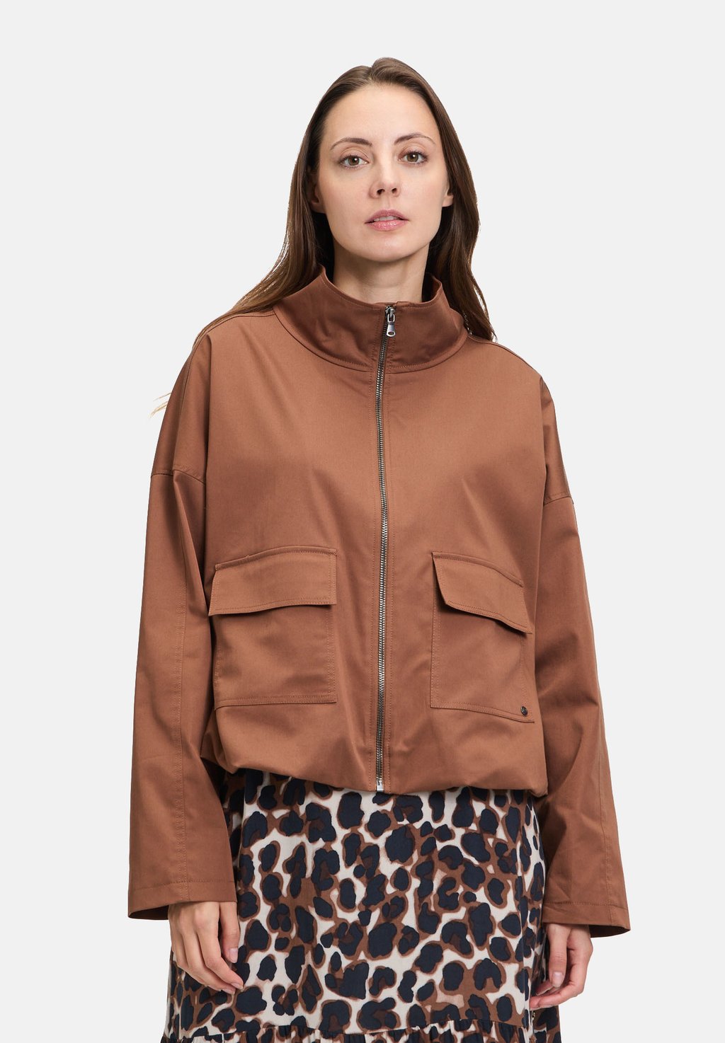 Летняя куртка CASUAL-MIT TASCHEN Betty & Co, коричневый
Летняя куртка CASUAL-MIT TASCHEN Betty & Co, коричневый