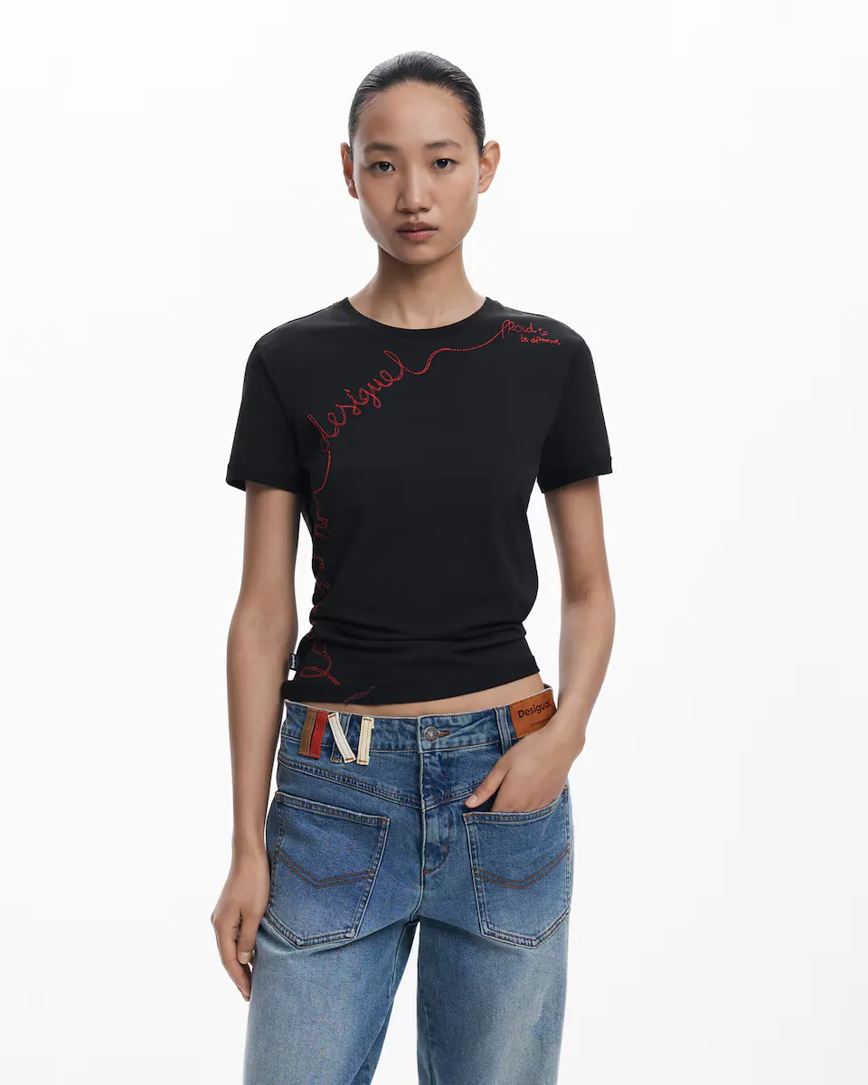 Женская футболка с вышитой надписью Desigual, черный
Женская футболка с вышитой надписью Desigual, черный