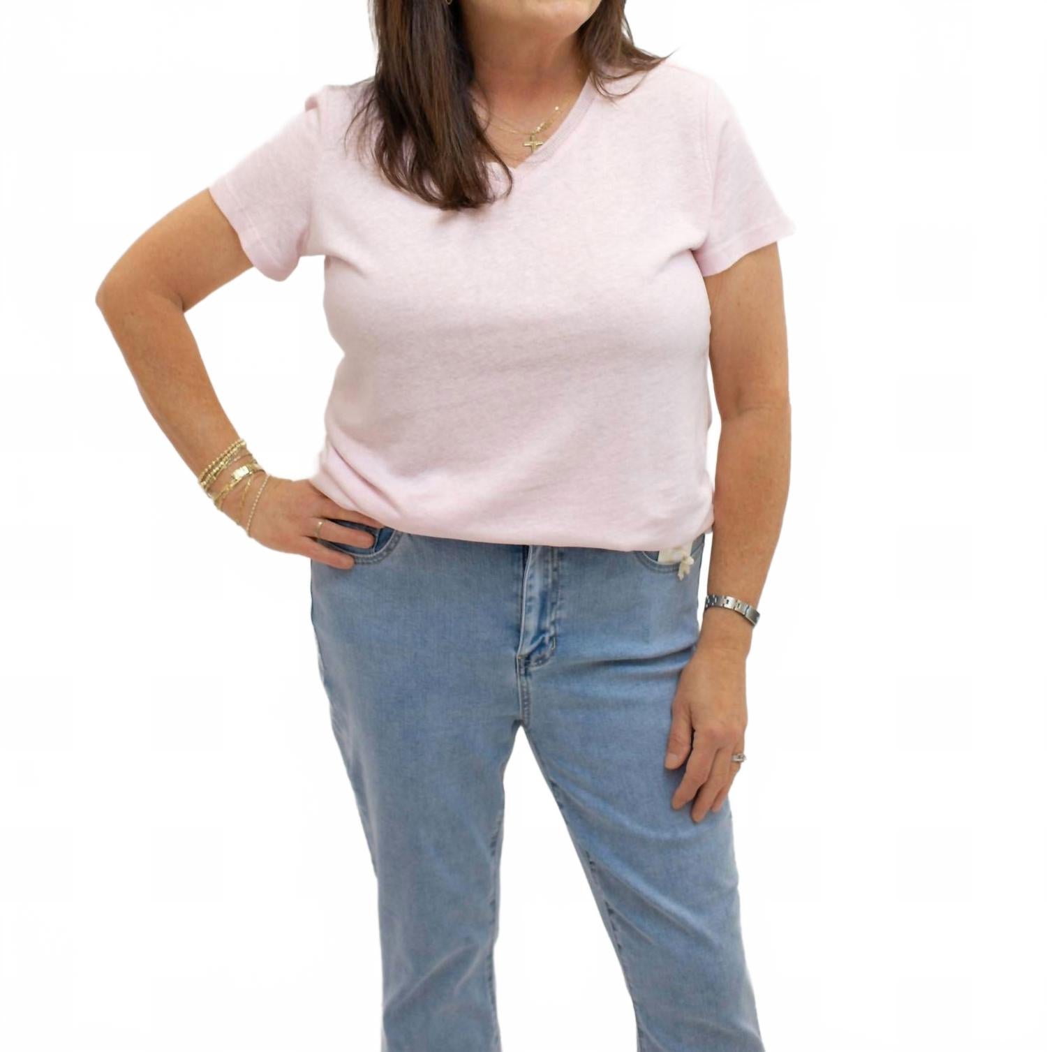 Женская льняная рубашка с V-образным вырезом розового цвета CHARLIE B
Женская льняная рубашка с V-образным вырезом розового цвета CHARLIE B