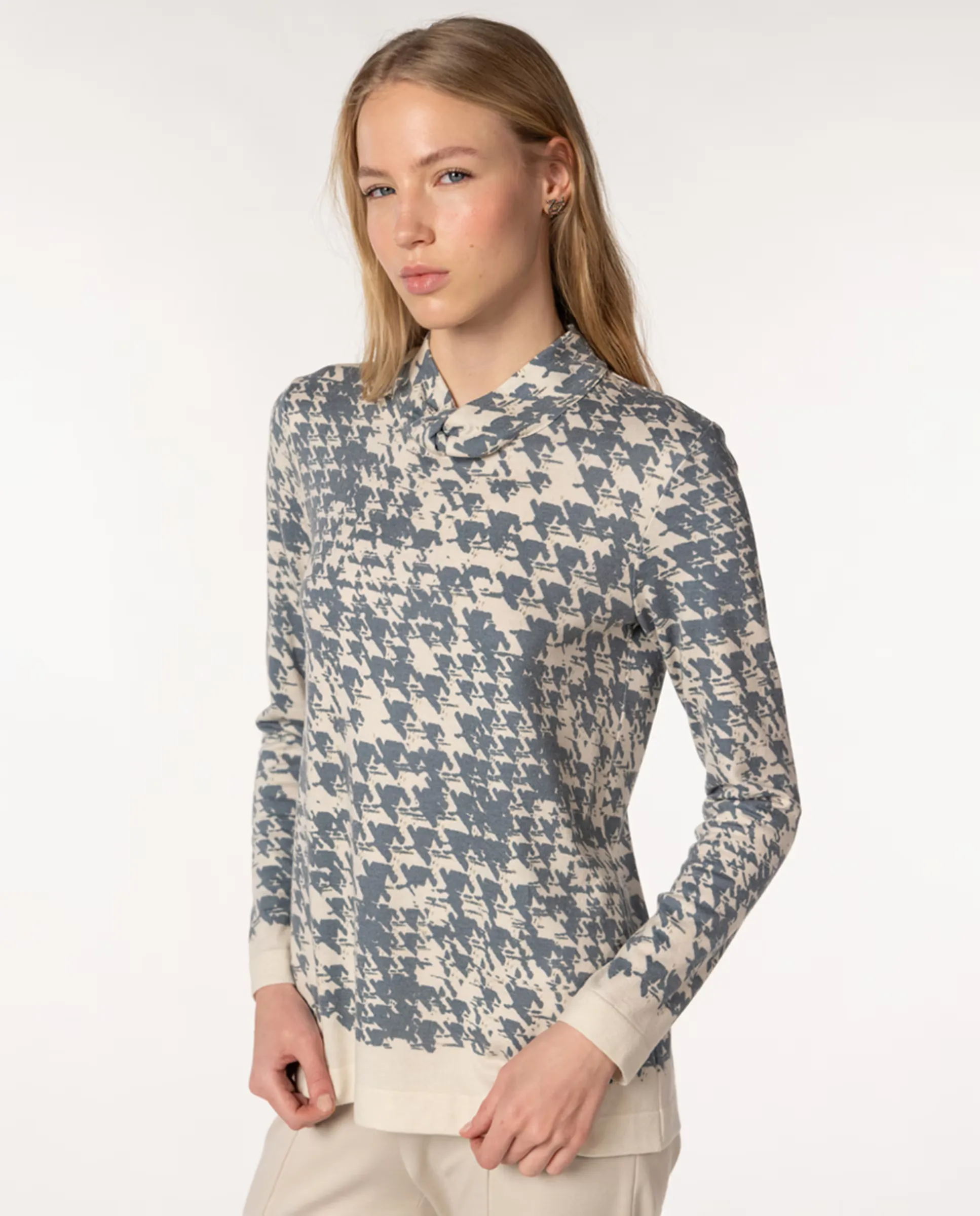 Женский свитер с узором "гусиная лапка" и воротником-узлом Naulover, светло-голубой
Женский свитер с узором "гусиная лапка" и воротником-узлом Naulover, светло-голубой