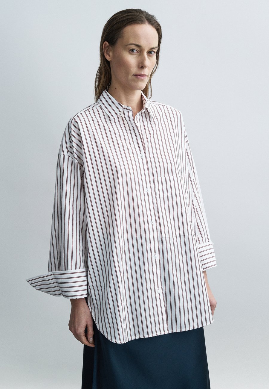 Блуза By Malene Birger DERRIS, Cabernet/Bordeaux
Блуза By Malene Birger DERRIS, Cabernet/Bordeaux