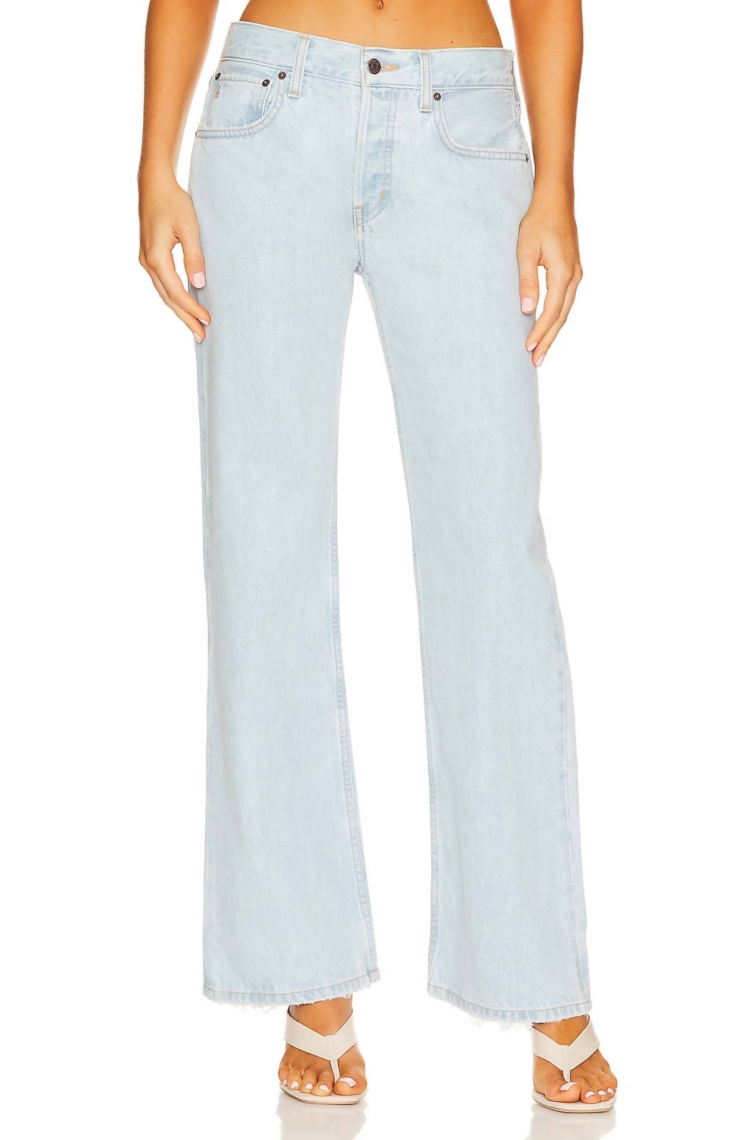 Джинсы Amis Mid Rise Relaxed Boot In Blue Mist ETICA
Джинсы Amis Mid Rise Relaxed Boot In Blue Mist ETICA