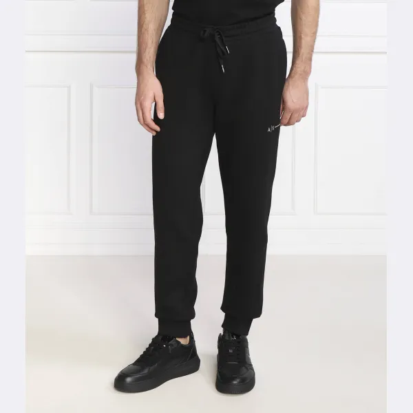 Спортивные брюки стандартного кроя Armani Exchange, черный
Спортивные брюки стандартного кроя Armani Exchange, черный