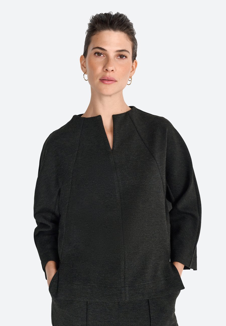 Топ Rich & Royal Long sleeved top, Silver Mist/Silver-Coloured
Топ Rich & Royal Long sleeved top, Silver Mist/Silver-Coloured