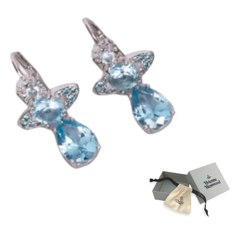 Vivienne Westwood Гemstone, Diamond, Platinum подвеска Saturn дизайн серьги-капли для женщин серебро/синий
Vivienne Westwood Гemstone, Diamond, Platinum подвеска Saturn дизайн серьги-капли для женщин серебро/синий