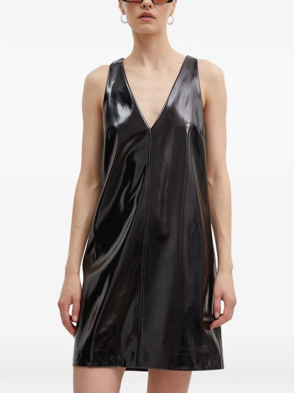 Мини-платье с панелями и V-образным вырезом Hugo, черный
Мини-платье с панелями и V-образным вырезом Hugo, черный