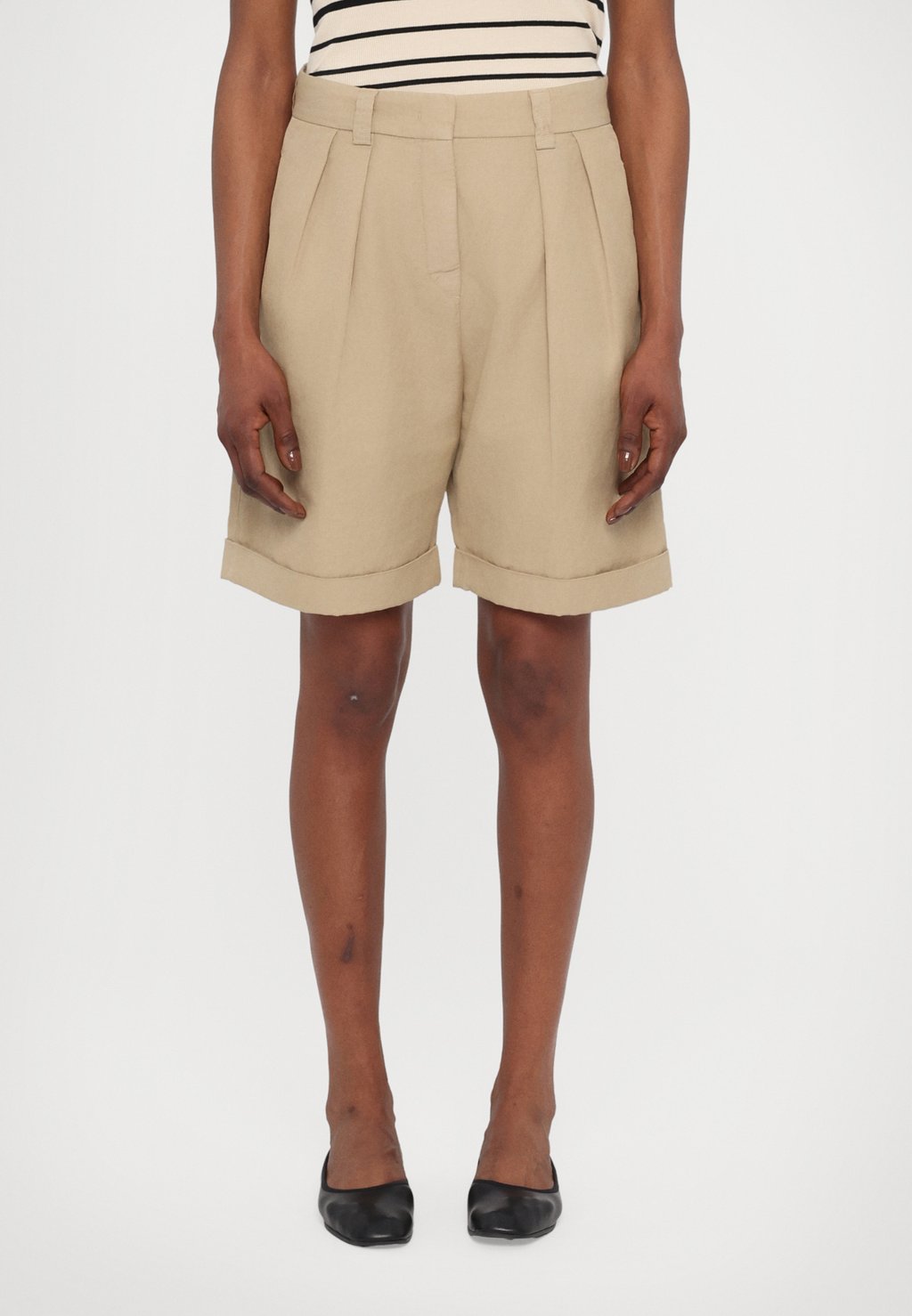 Шорты BERMUDA ASPESI, песочный
Шорты BERMUDA ASPESI, песочный