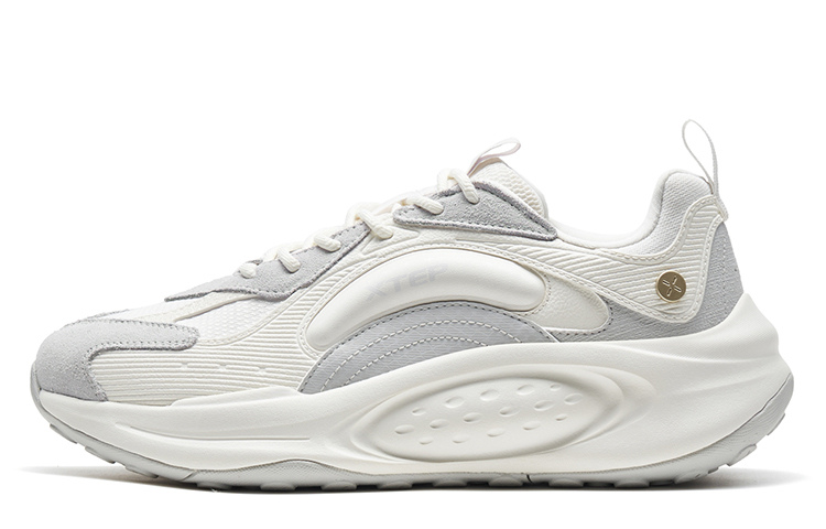 XTEP Низкие повседневные кроссовки мужские Sail White/Moonstone Gray - Sail White/Lunar Stone Gray, цвет Sail White/Lunar Stone Gray 
XTEP Низкие повседневные кроссовки мужские Sail White/Moonstone Gray - Sail White/Lunar Stone Gray, цвет Sail White/Lunar Stone Gray