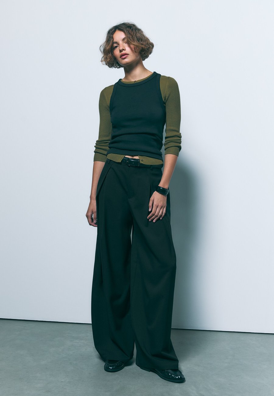 Брюки Stradivarius Trousers, Black
Брюки Stradivarius Trousers, Black