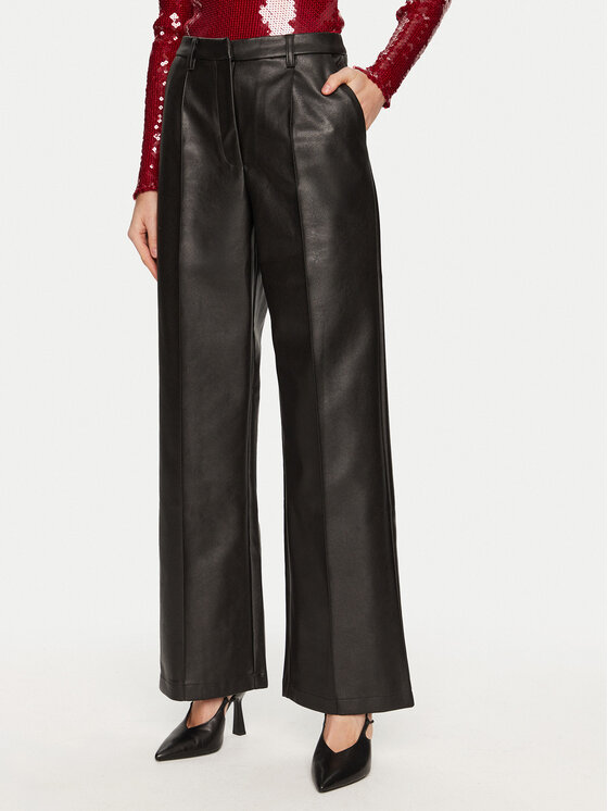 Брюки из искусственной кожи, свободного кроя Bardot, черный
Брюки из искусственной кожи, свободного кроя Bardot, черный