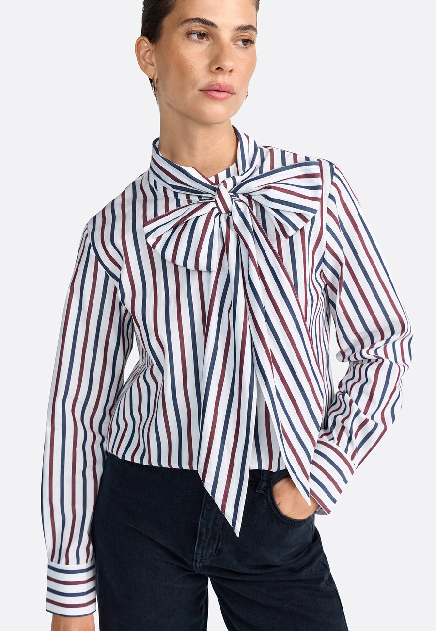 Блуза Rich & Royal Button-down blouse, Midnight Blue/Dark Blue
Блуза Rich & Royal Button-down blouse, Midnight Blue/Dark Blue