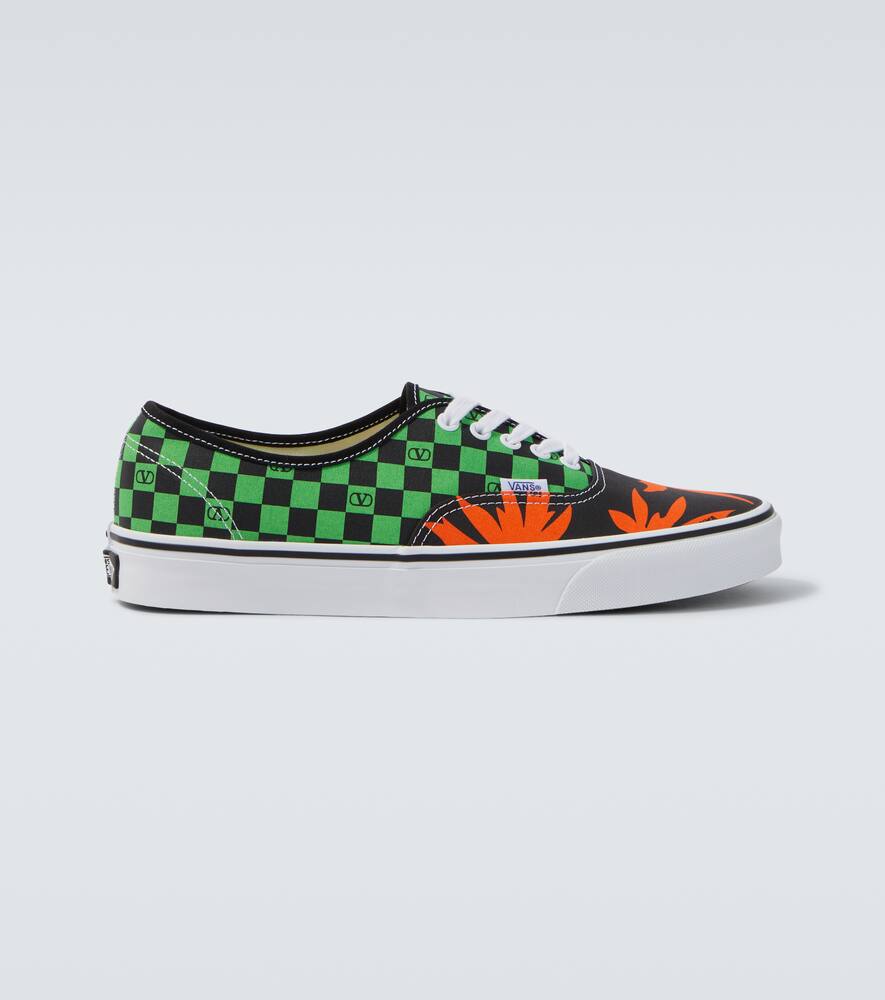 Кроссовки Vans с принтом VLogo Valentino Garavani, Nero-Rosso Sport
Кроссовки Vans с принтом VLogo Valentino Garavani, Nero-Rosso Sport