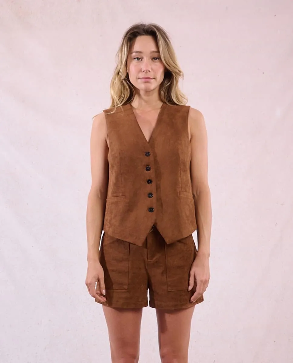 Женский короткий жилет под замшу Molly Bracken, коричневый
Женский короткий жилет под замшу Molly Bracken, коричневый