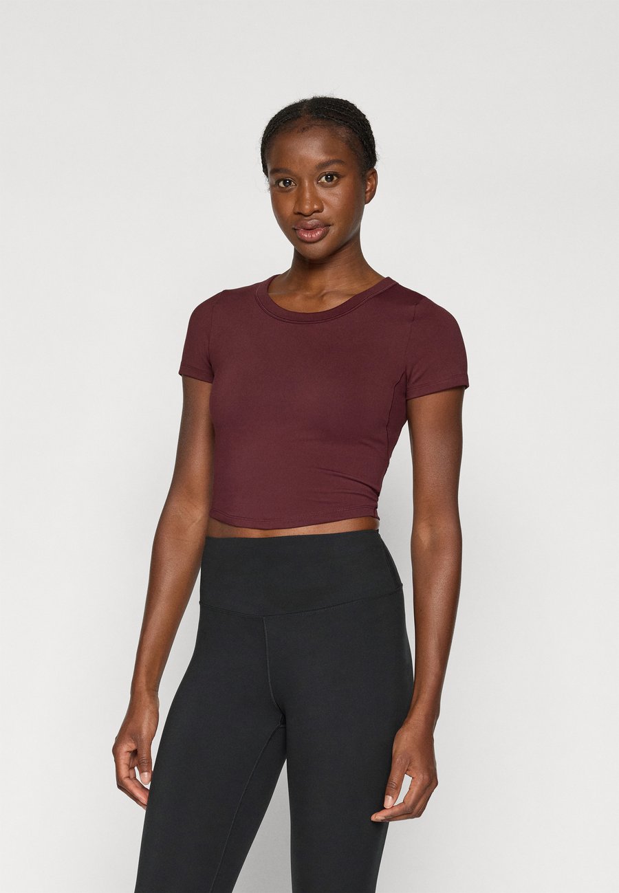 Футболка Nike Performance ONE FITTED TOP, Burgundy Crush/Black/Bordeaux, Черный, Футболка Nike Performance ONE FITTED TOP, Burgundy Crush/Black/Bordeaux
Футболка Nike Performance ONE FITTED TOP, Burgundy Crush/Black/Bordeaux, Черный, Футболка Nike Performance ONE FITTED TOP, Burgundy Crush/Black/Bordeaux