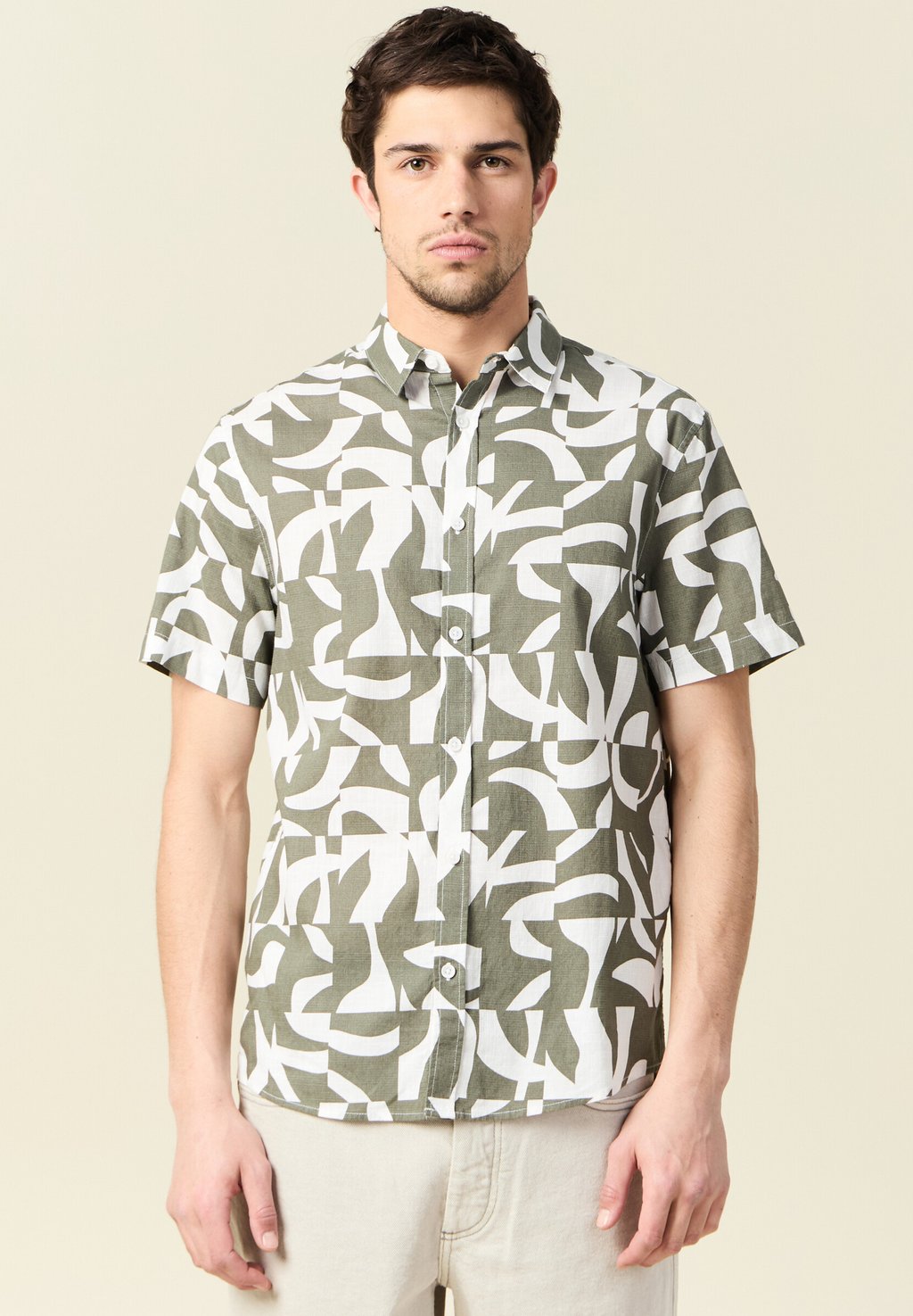 Рубашка KURZÄRMELIGES BONOBO Jeans, хаки
Рубашка KURZÄRMELIGES BONOBO Jeans, хаки