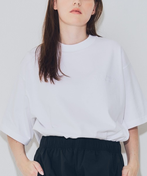 EMMA NOVEMBER Футболка с вышивкой, крой с открытым низом, EMMA NOVEMBER, белый
EMMA NOVEMBER Футболка с вышивкой, крой с открытым низом, EMMA NOVEMBER, белый