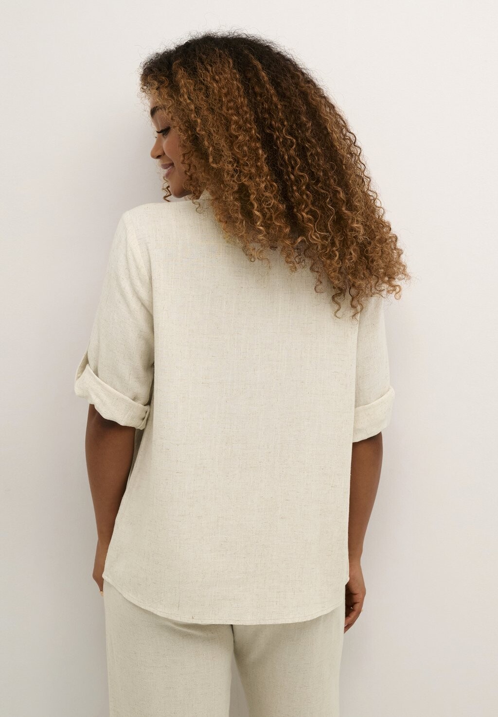 Блузка на пуговицах Kamri Love Copenhagen, бежевый
Блузка на пуговицах Kamri Love Copenhagen, бежевый