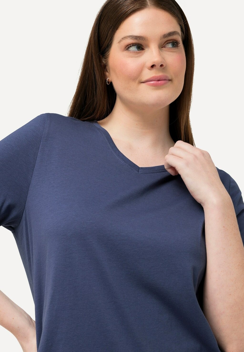 Базовая футболка FEMME GRANDES TAILLES V, COTON BIO, MANCHES COURTES Ulla Popken, фиолетовый
Базовая футболка FEMME GRANDES TAILLES V, COTON BIO, MANCHES COURTES Ulla Popken, фиолетовый
