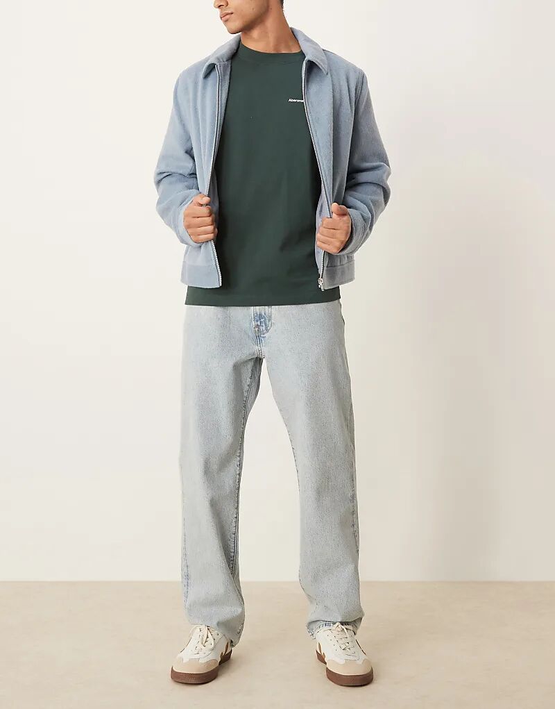 Легкие свободные джинсы светлого тона Abercrombie & Fitch
Легкие свободные джинсы светлого тона Abercrombie & Fitch