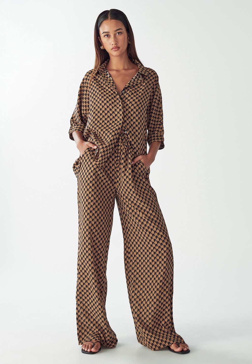 Брюки LEONARDO WILLA, цвет Tan Mosaic
Брюки LEONARDO WILLA, цвет Tan Mosaic