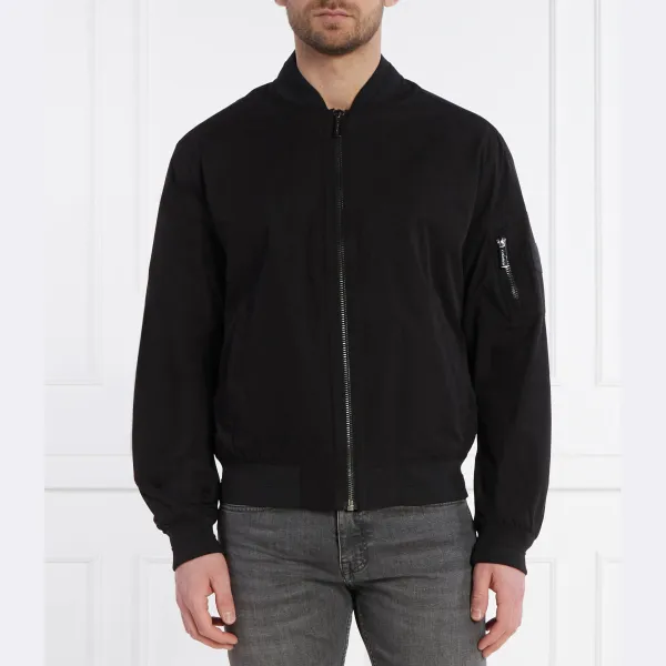 Бомбер стандартного кроя Calvin Klein, черный
Бомбер стандартного кроя Calvin Klein, черный