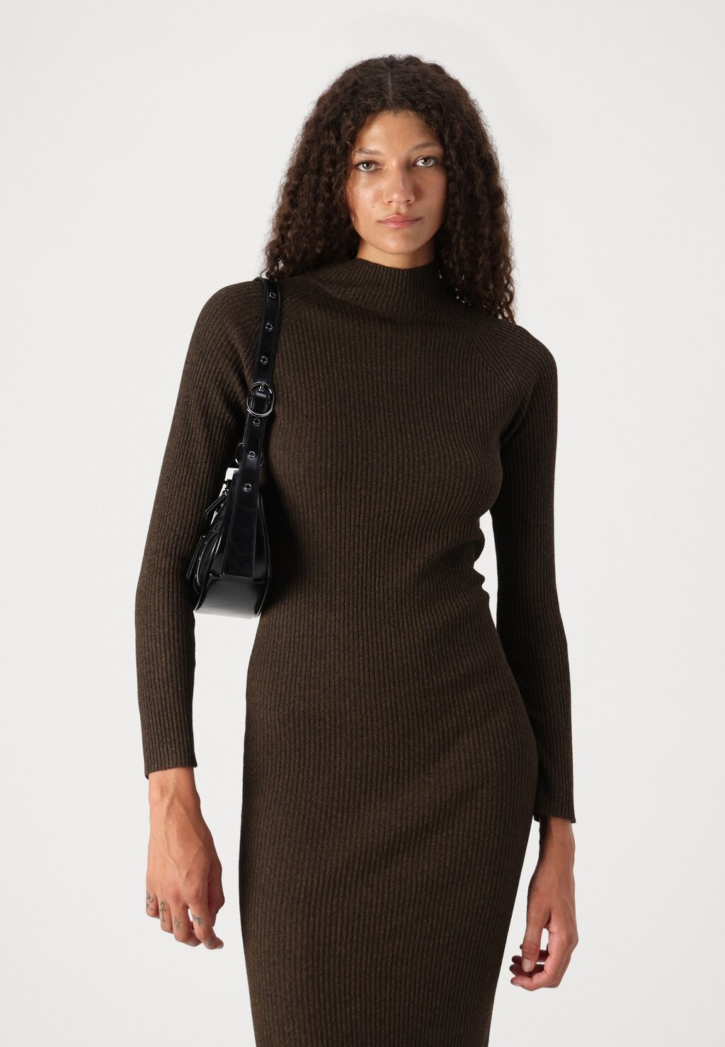 Платье-джемпер VMAVERY HIGHNECK CUTOUT CALF Vero Moda, темно-коричневый
Платье-джемпер VMAVERY HIGHNECK CUTOUT CALF Vero Moda, темно-коричневый