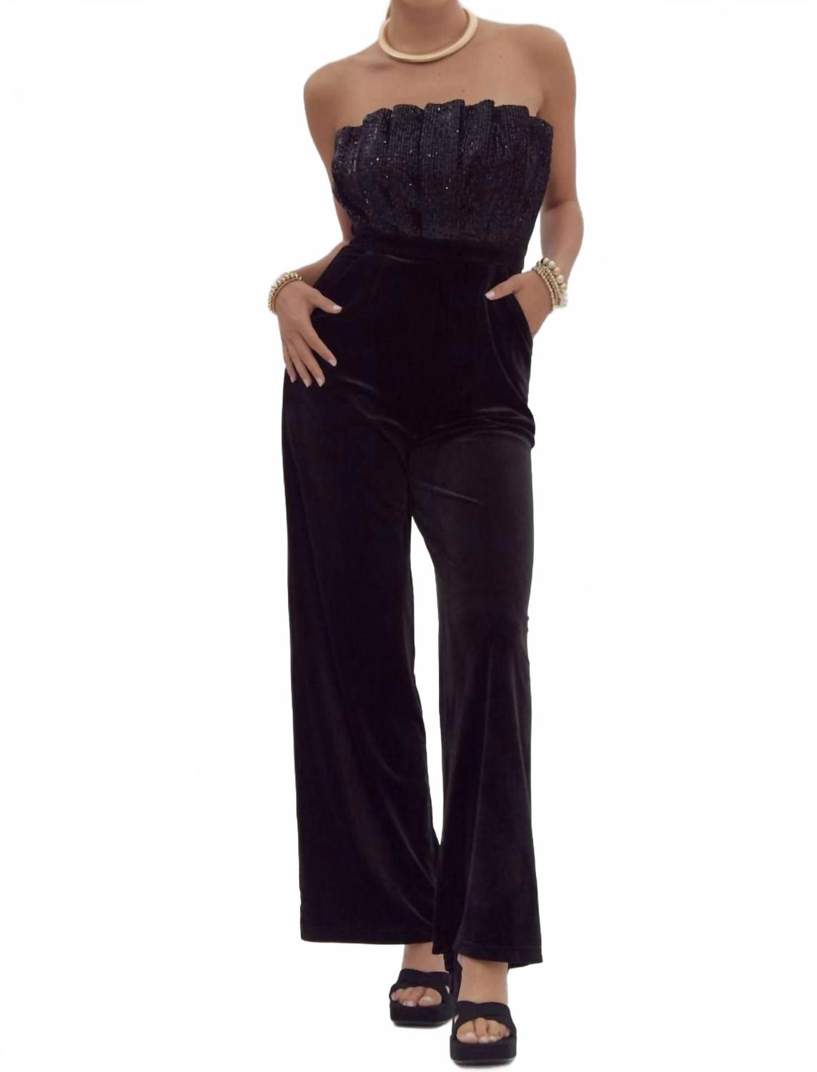 Безрукавный блестящий бархатный комбинезон черный Entro
Безрукавный блестящий бархатный комбинезон черный Entro