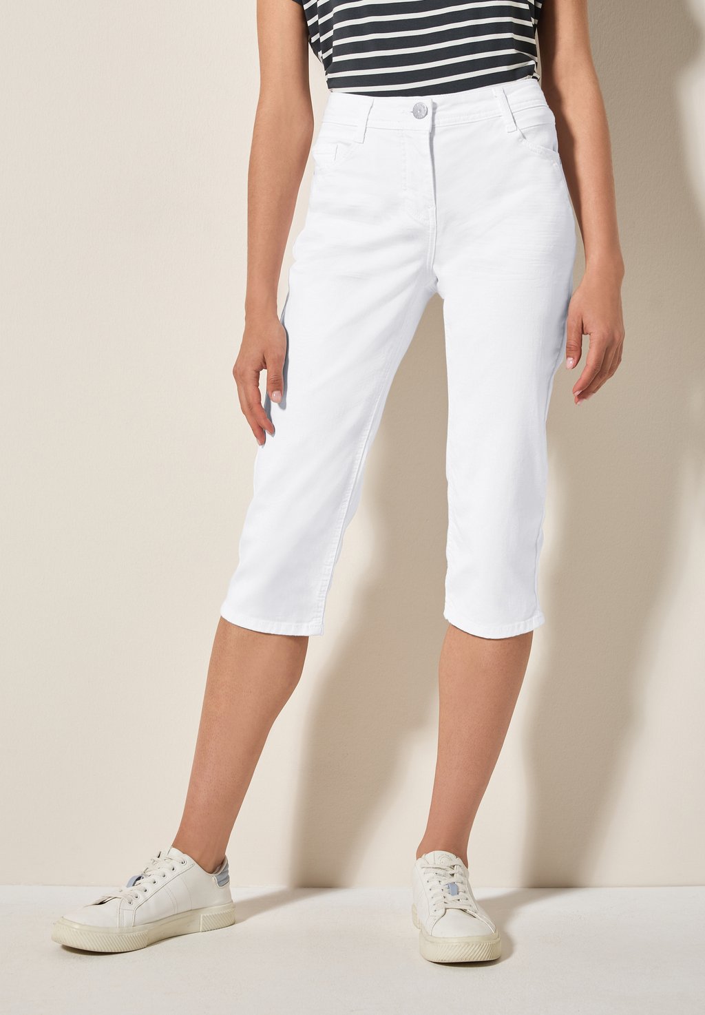 Джинсовые шорты CAPRI Cecil, белый
Джинсовые шорты CAPRI Cecil, белый