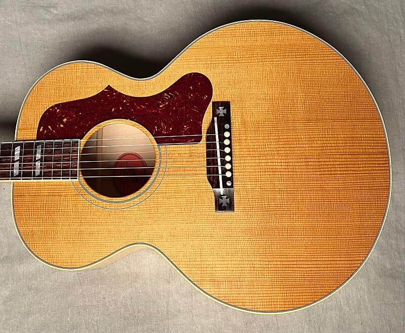 Gibson Custom Shop Historic Reissue 1952 J-185 2022 — Antique Natural
Gibson Custom Shop Historic Reissue 1952 J-185 2022 — Antique Natural