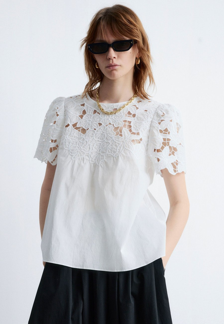 Блуза & other stories SHORT-SLEEVE FLORAL EMBROIDERY, White
Блуза & other stories SHORT-SLEEVE FLORAL EMBROIDERY, White