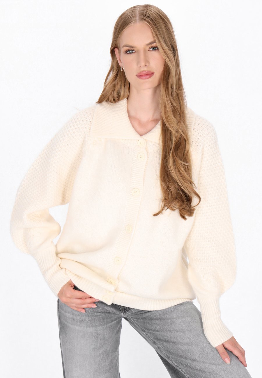 Кардиган DreiMaster Cardigan, Offwhite/Off-White
Кардиган DreiMaster Cardigan, Offwhite/Off-White